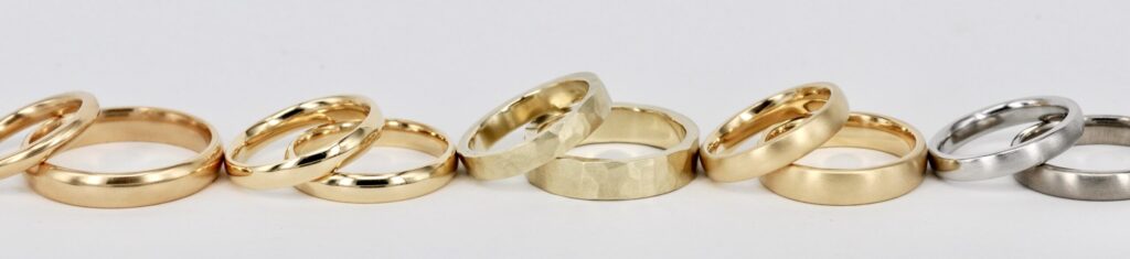 Auswahl verschiedener individuell angefertigter Eheringe aus unterschiedlichen Edelmetallen der Goldschmiede Stephanie Berger