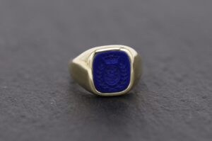 Siegelring aus Gold mit Lapislazuli