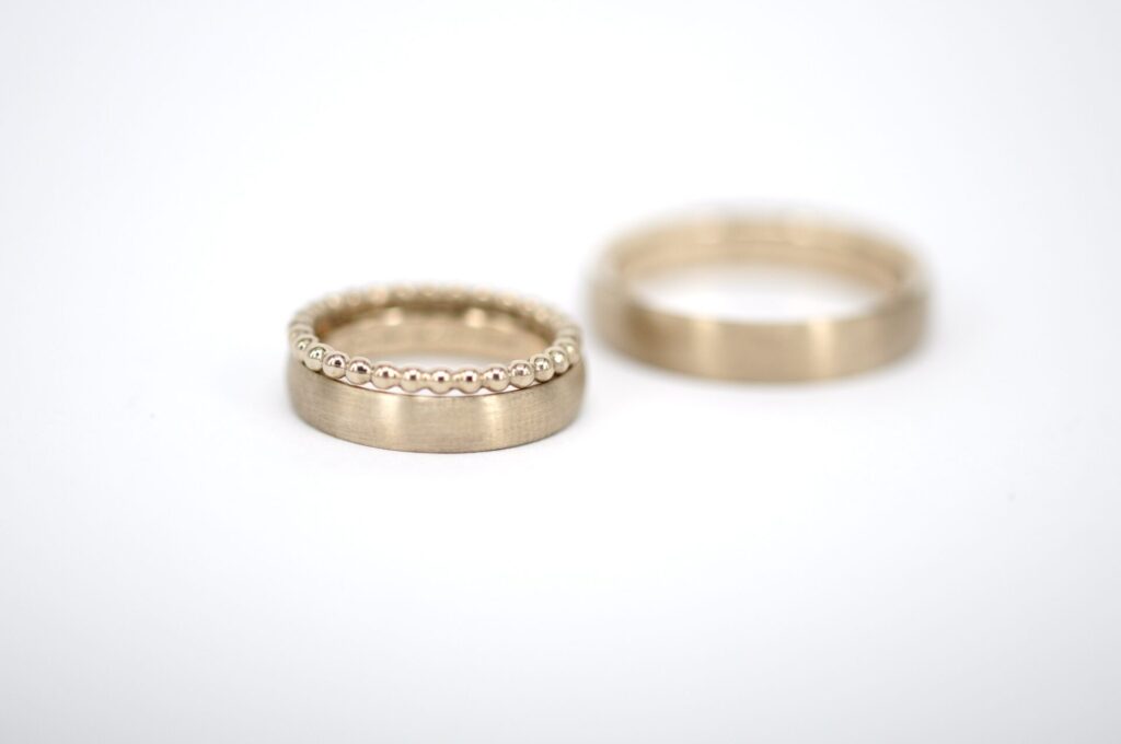 Eheringe aus Haselnussgold